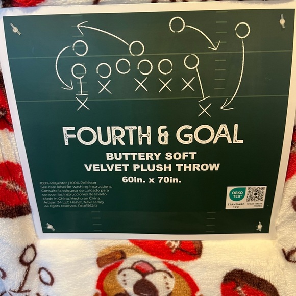 Fourth and Goal Football/Dog Throw/Blanket - Picture 2 of 3